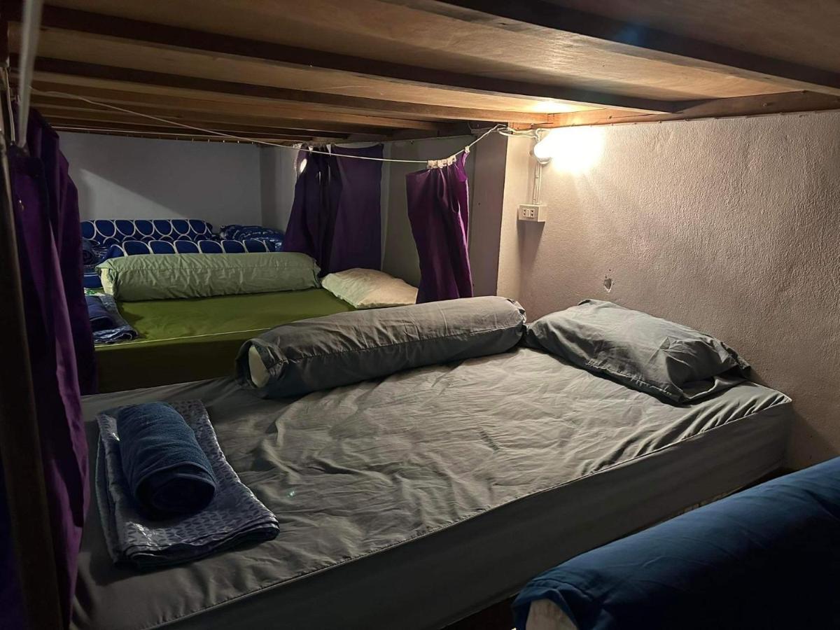 Haadrin Fellini Hostel & Pizzeria Хад-Рін Екстер'єр фото